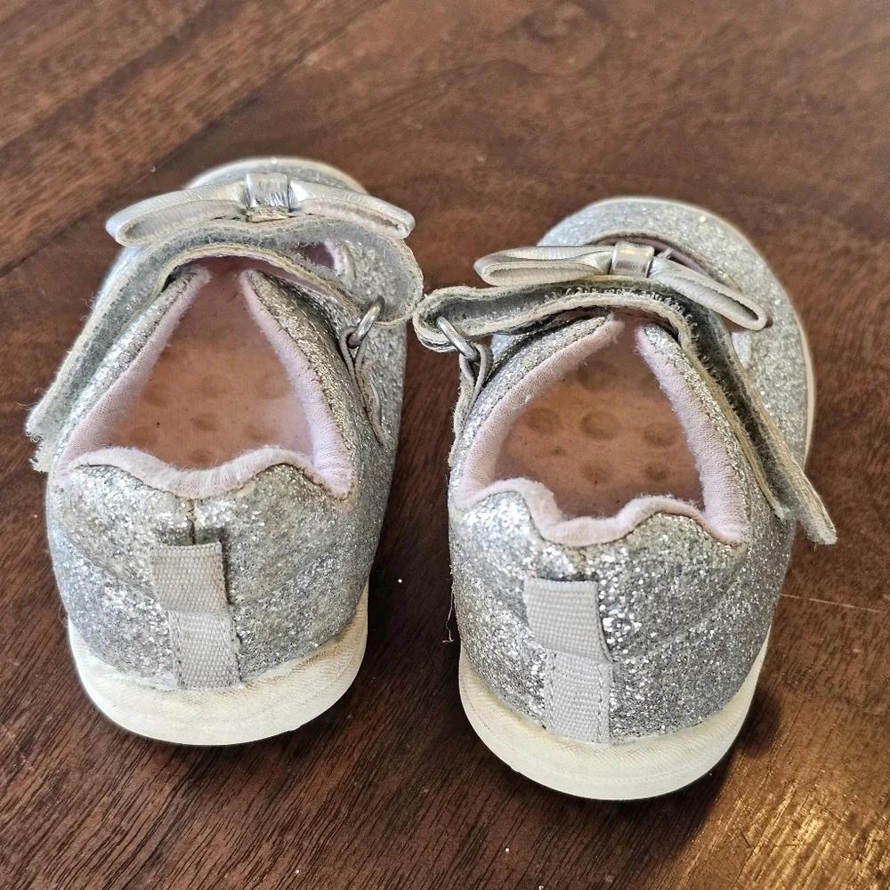 Baby Carters Sparkley Bow Strap Shoes Size 4 for baby